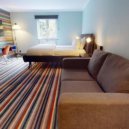 Village Hotel Суиндон Экстерьер фото