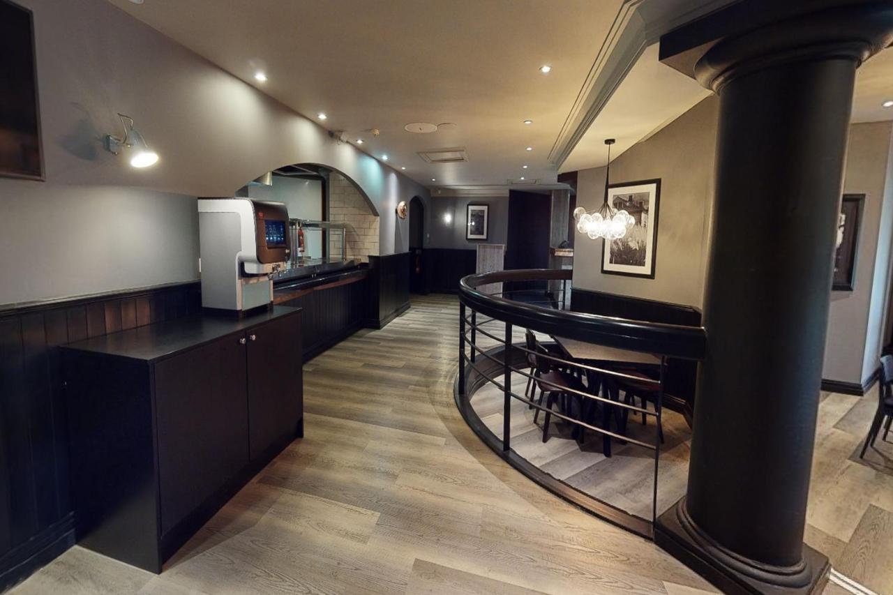Village Hotel Суиндон Экстерьер фото