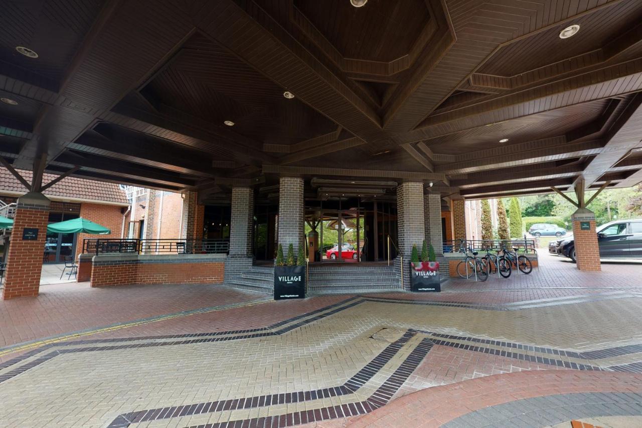 Village Hotel Суиндон Экстерьер фото