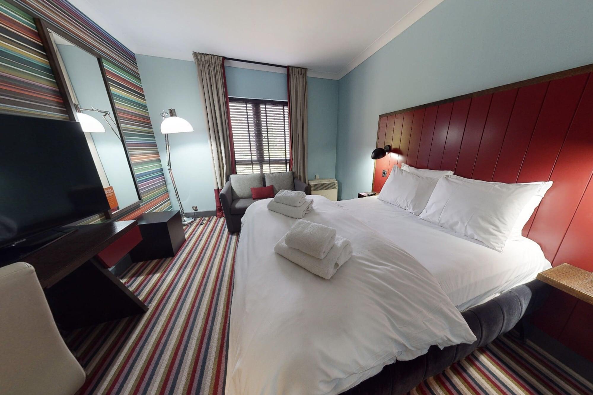 Village Hotel Суиндон Экстерьер фото
