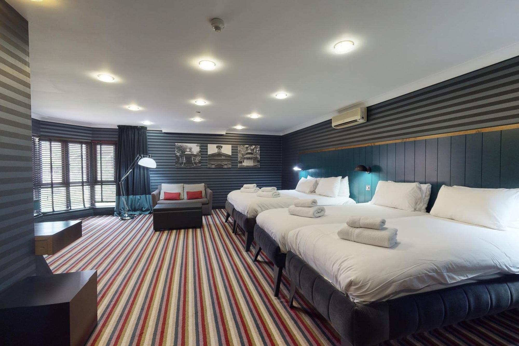 Village Hotel Суиндон Экстерьер фото