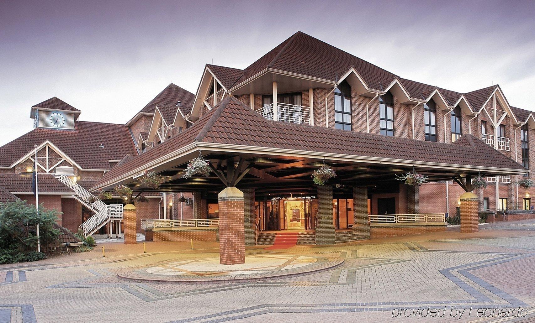 Village Hotel Суиндон Экстерьер фото