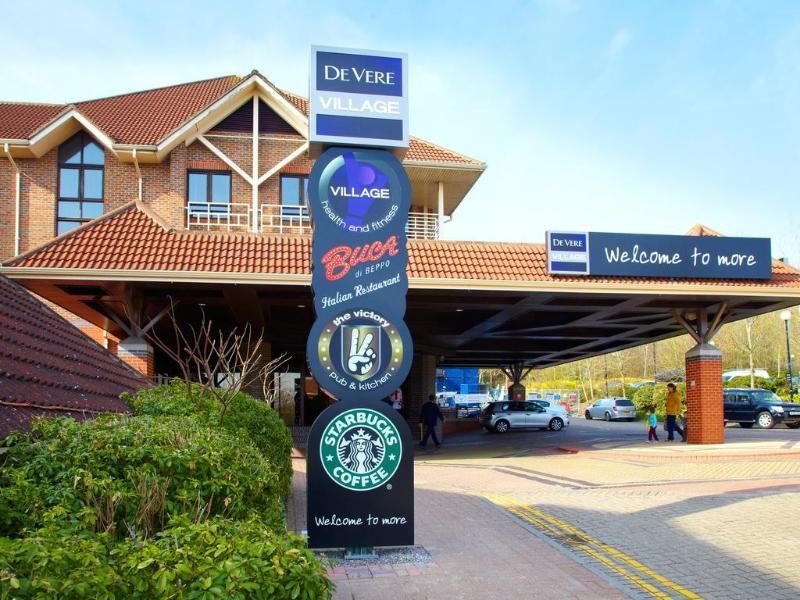 Village Hotel Суиндон Экстерьер фото