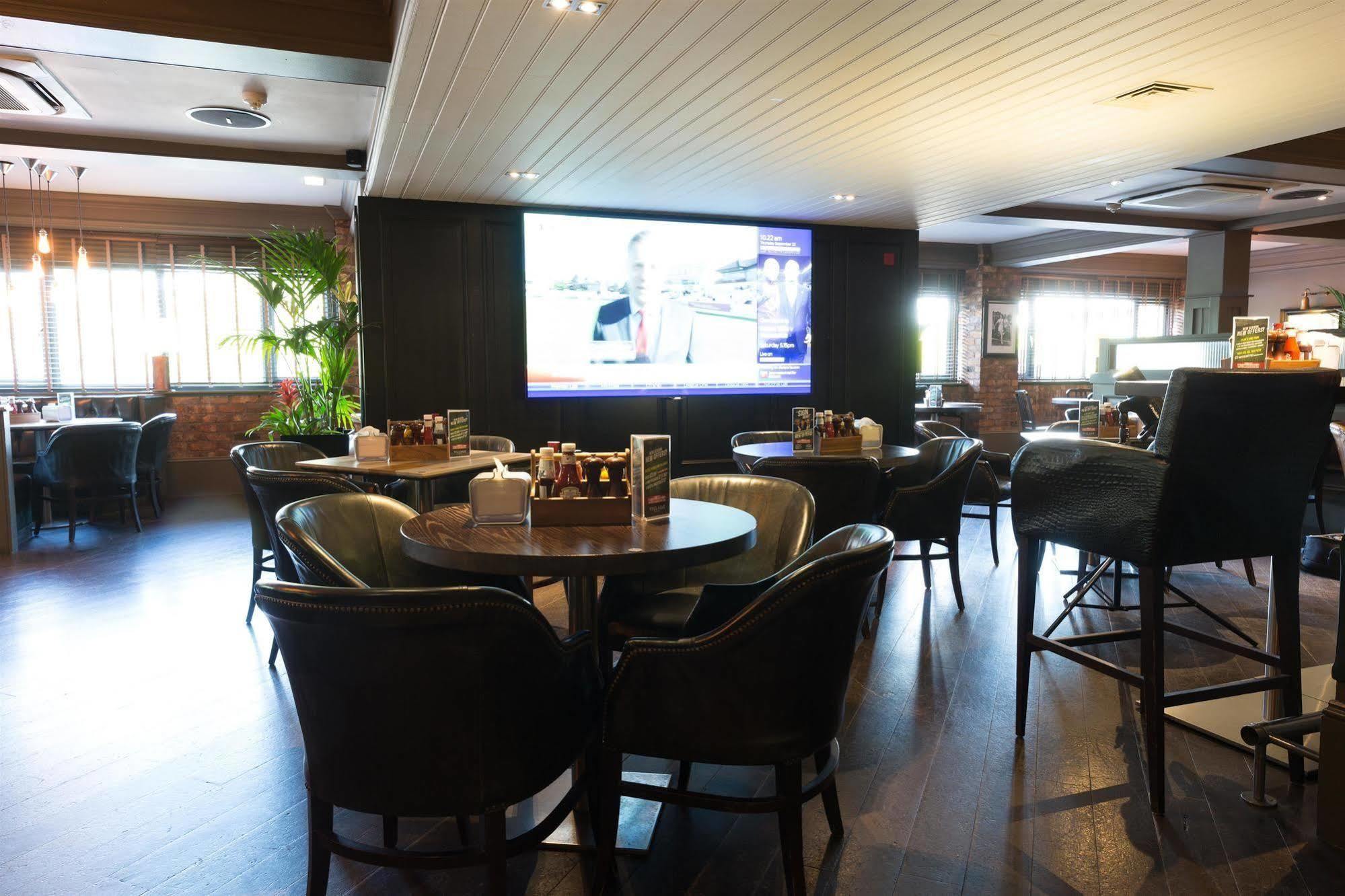Village Hotel Суиндон Экстерьер фото