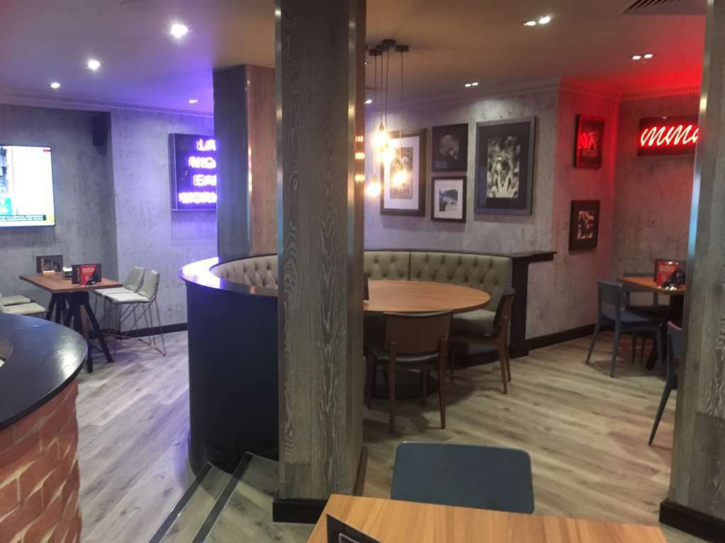 Village Hotel Суиндон Ресторан фото